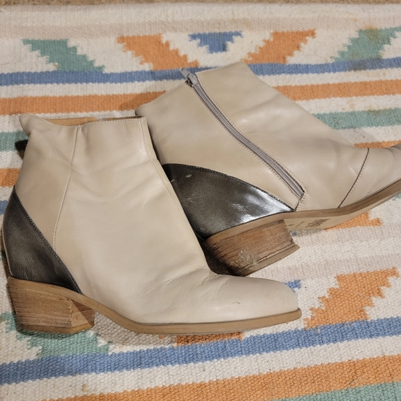 Deadstock Maison Martin Margiela Cream and Gray Ankle Boots